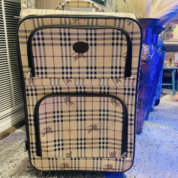 Burberry blue label suit case. - Picture 1 of 9